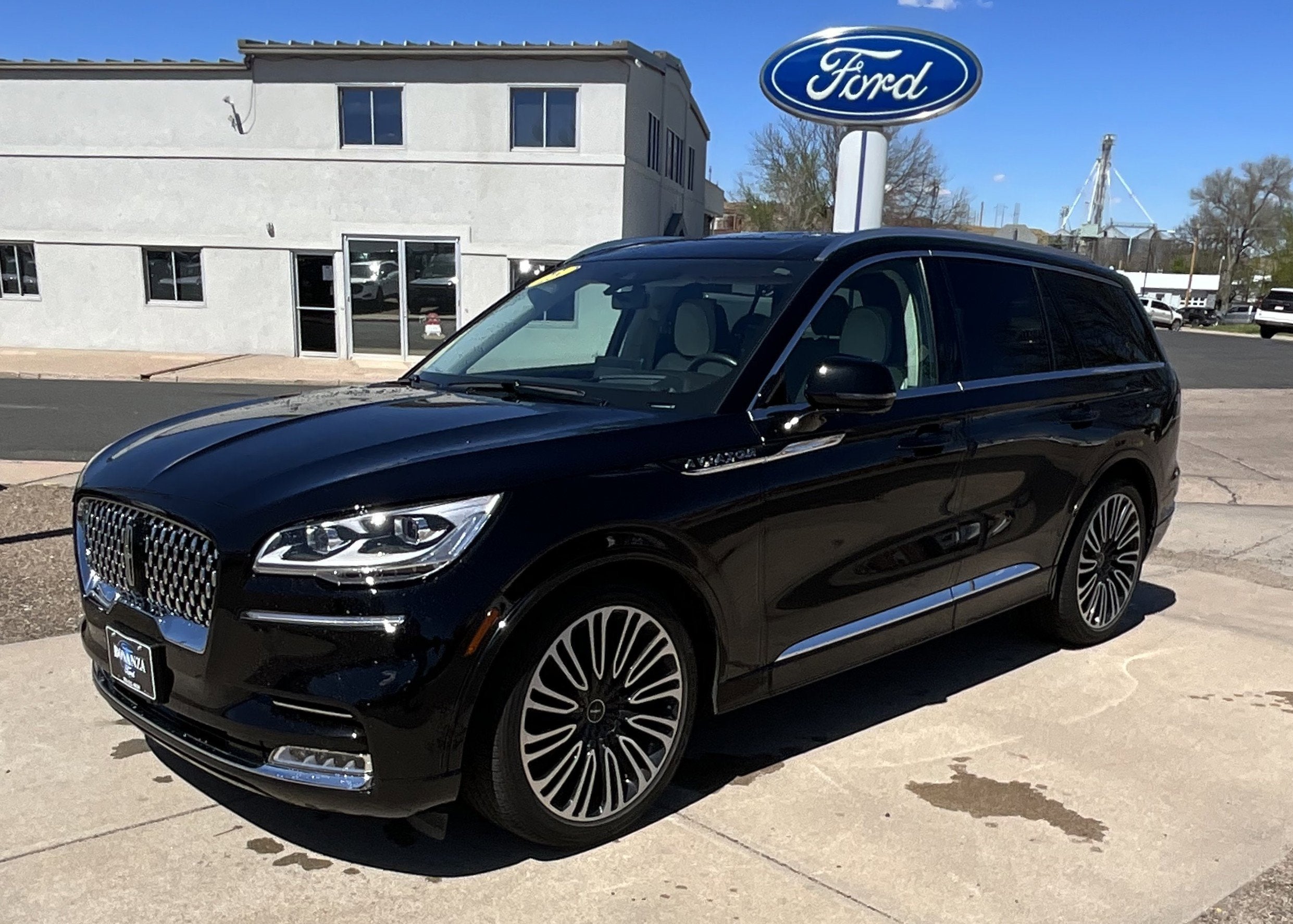 2023 Lincoln Aviator Black Label in Infinite Black Metallic Clearcoat — front three-quarter view