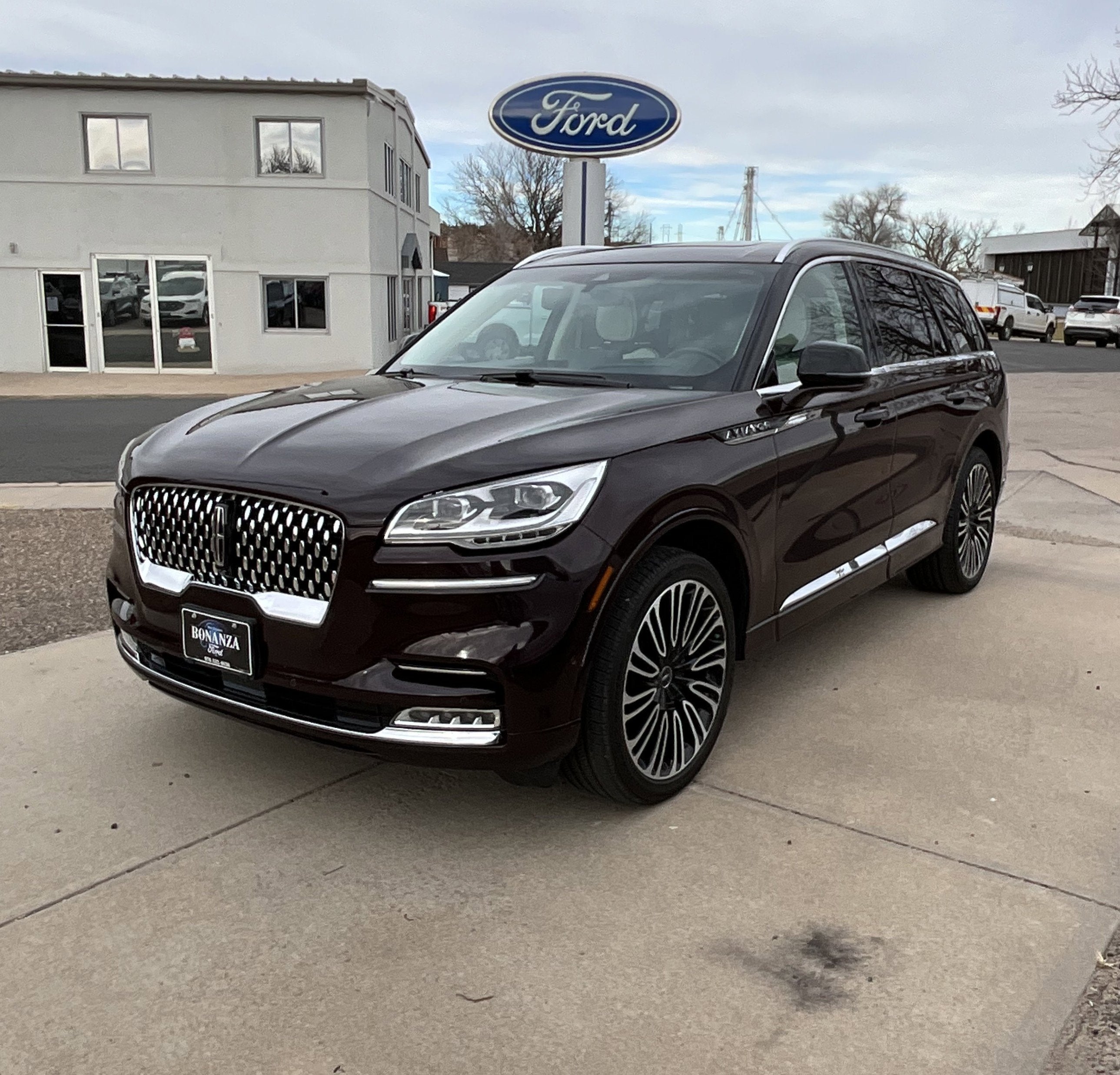 2023 Lincoln Aviator Black Label in Diamond Red Metallic Tinted Clearcoat — front three-quarter view